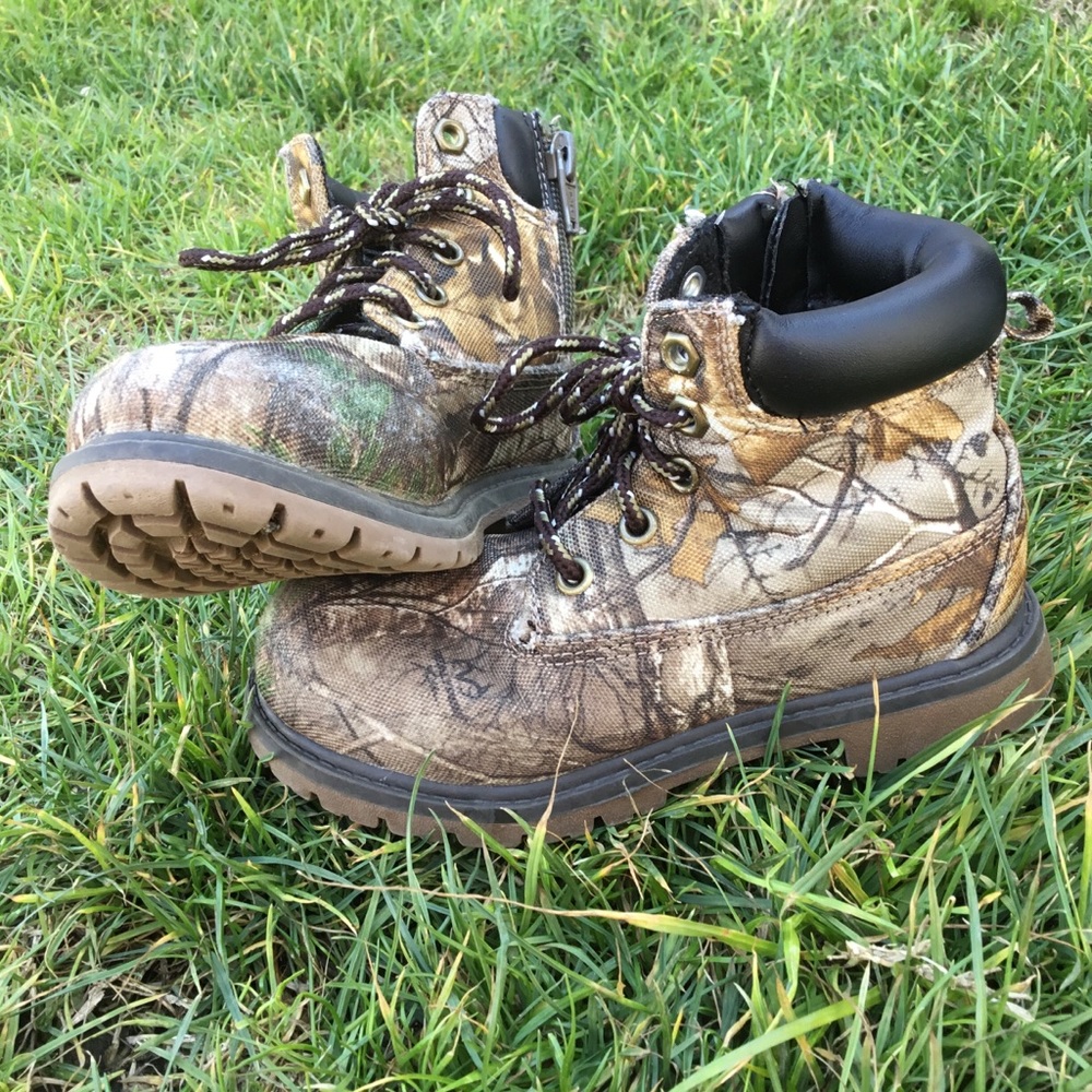 Toddler camo boots, size 10, Faded Glory